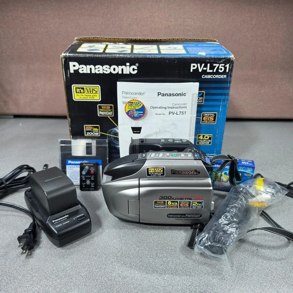 Panasonic PV-L751 Camcorder VHS-C Palmcorder 300x Zoom Box-Working!